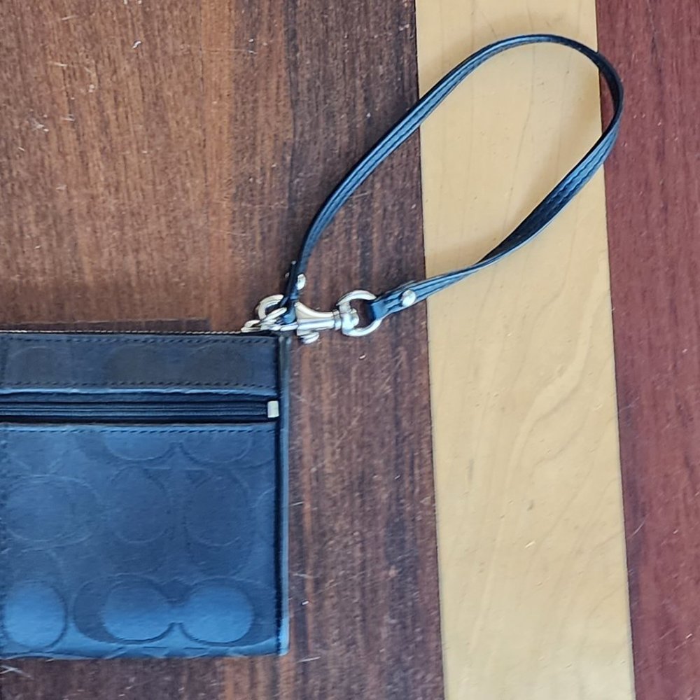 Coach F48091 Ashley Black Signature Zippy Wristlet Wallet - Picture 11 of 14